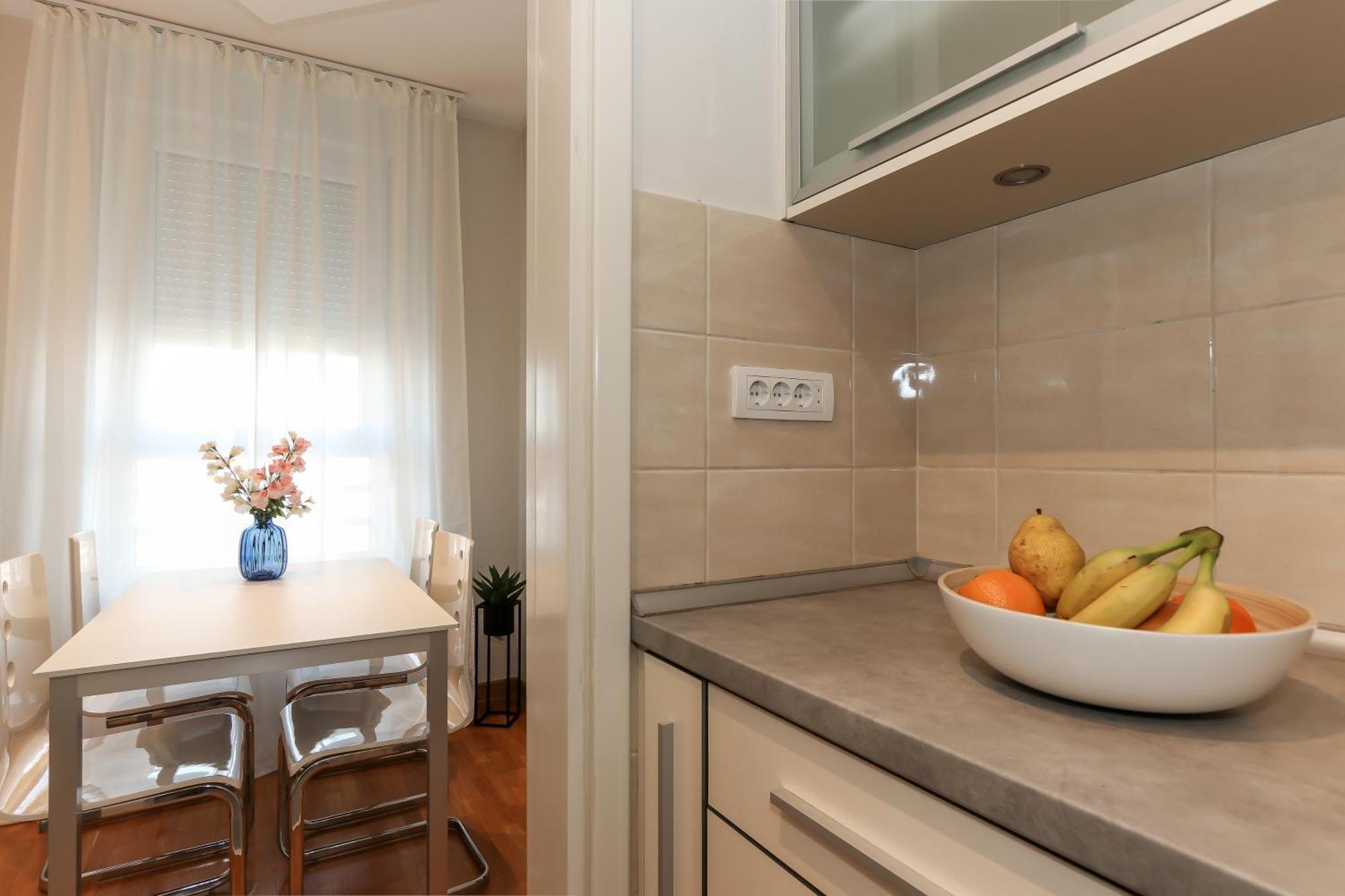 New Belgrade Apartments, Parking 5 Eur Per Day Rum bild
