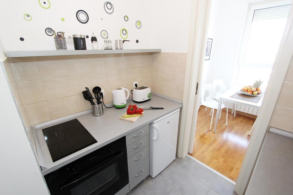 New Belgrade Apartments, Parking 5 Eur Per Day Rum bild