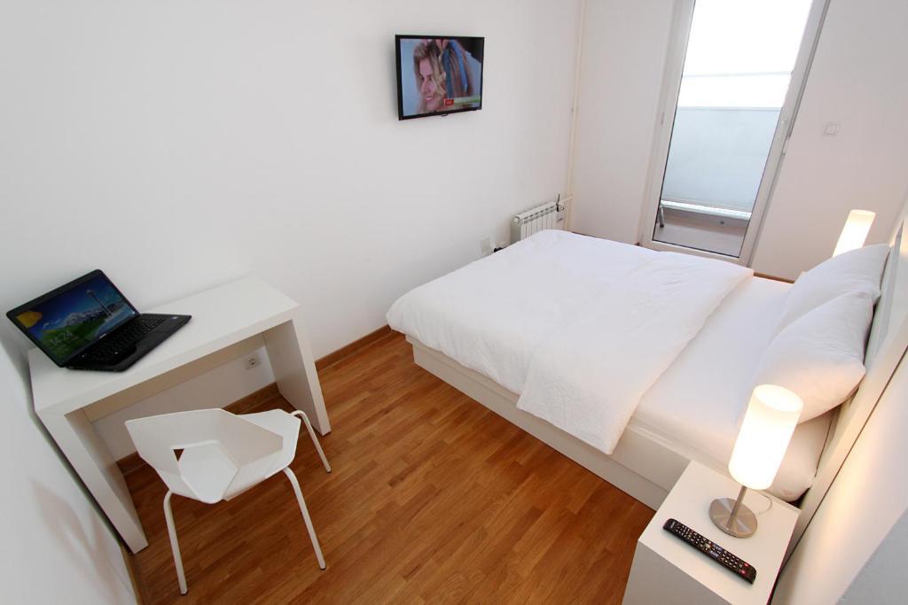 New Belgrade Apartments, Parking 5 Eur Per Day Rum bild